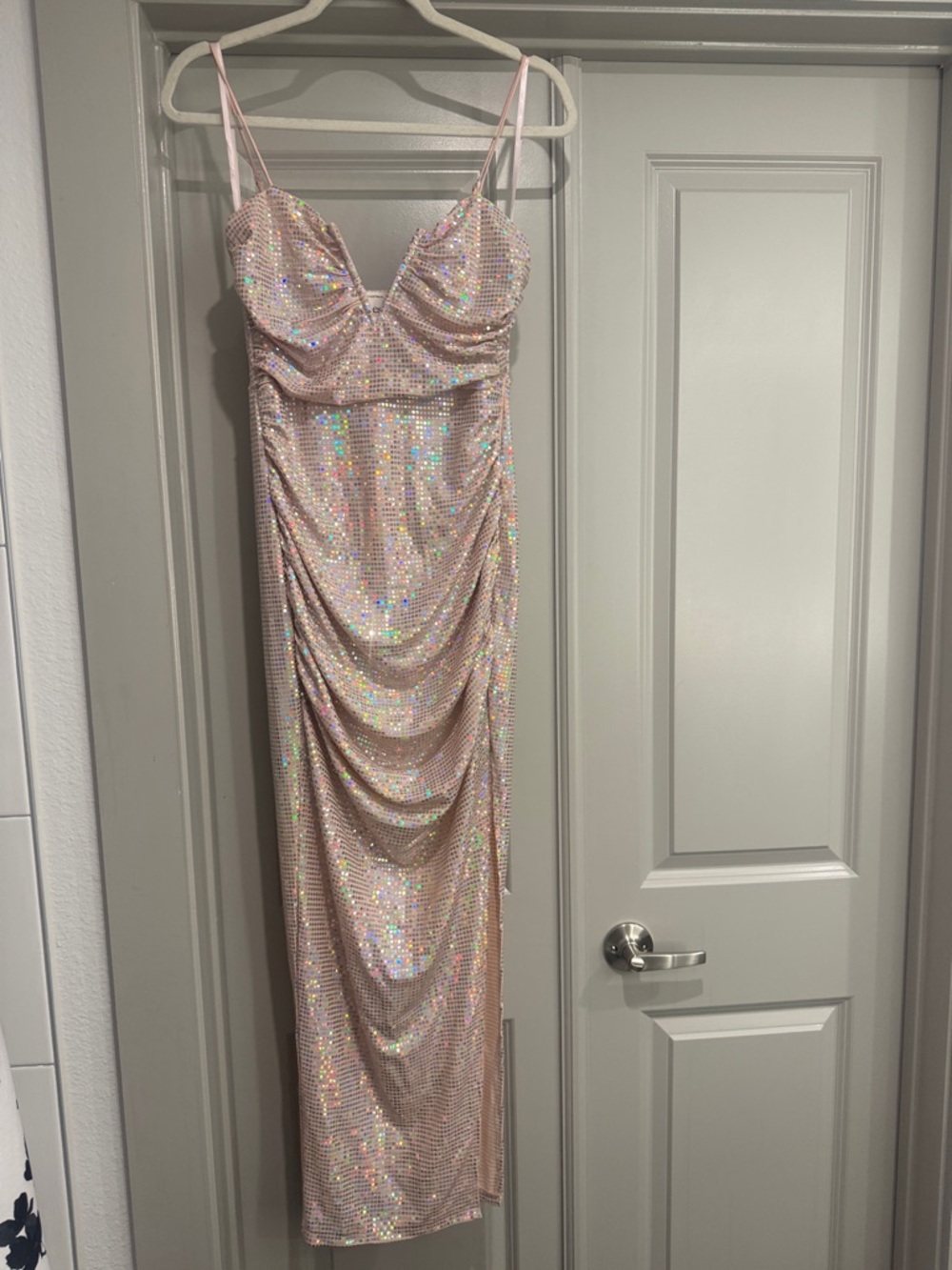 Selfie Leslie Iridescent Pink Sequin Midi Dress - Picture 3 of 6